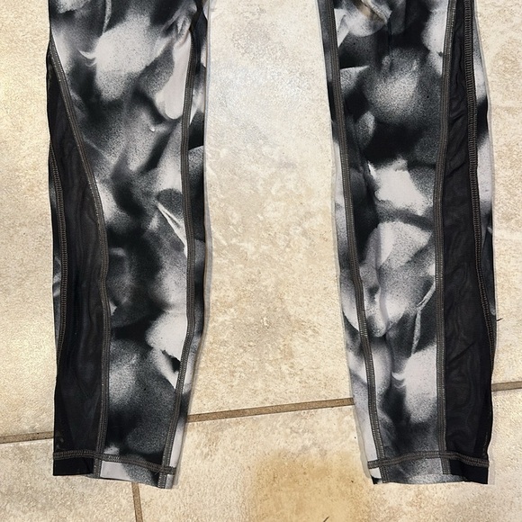 Lululemon Train Times 7/8 Leggings 4 Blush Blossom Alpine White Black Mesh - Picture 8 of 9
